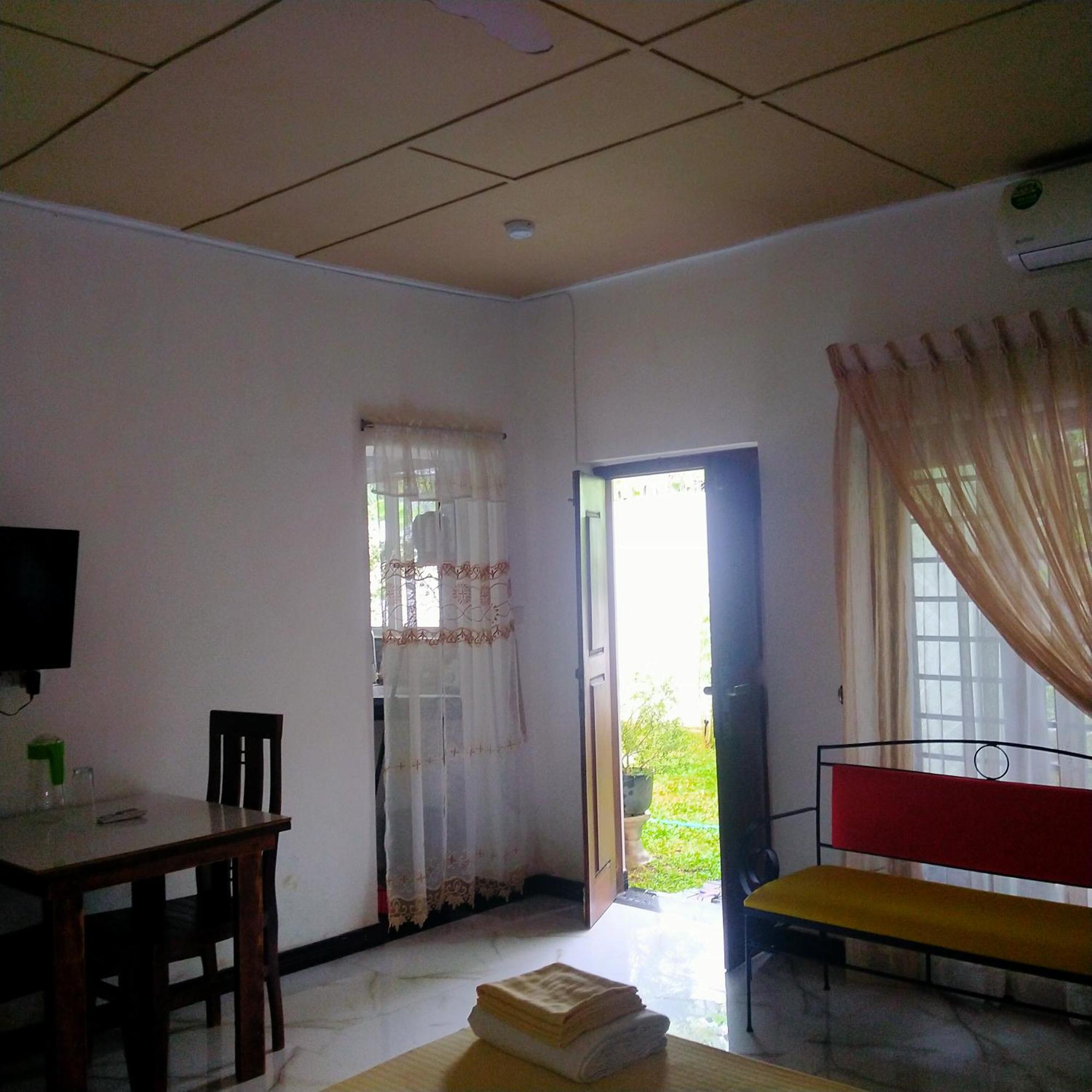 Living Home ネゴンボ 部屋 写真