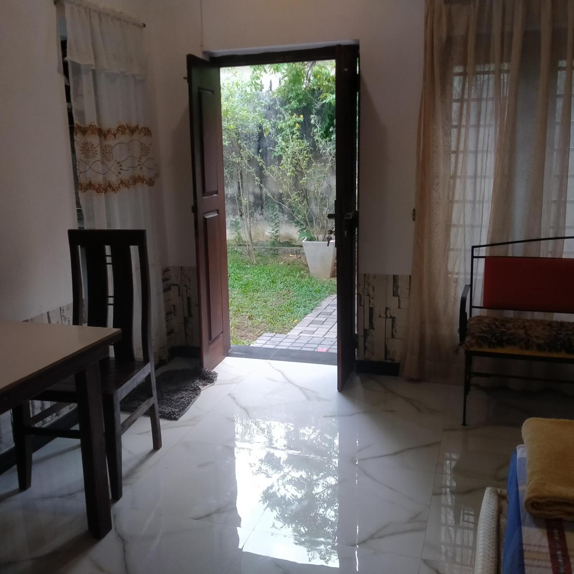 Living Home ネゴンボ 部屋 写真